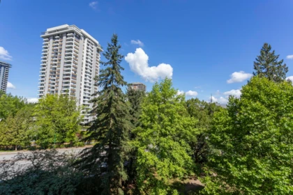 Backyard Photo of 706 9633 Manchester Drive, Burnaby, BC