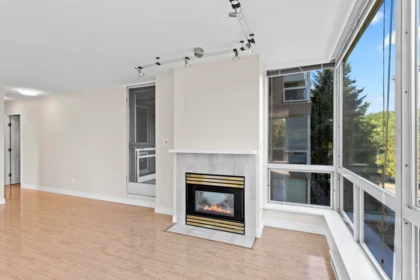 Breakfast Nook Photo of 706 9633 Manchester Drive, Burnaby, BC