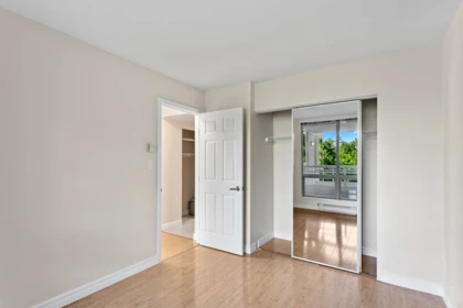 Entry Foyer Photo of 706 9633 Manchester Drive, Burnaby, BC