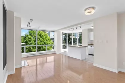 706 9633 Manchester Drive, Burnaby, BC, Burnaby — Apartment/Condo for sale