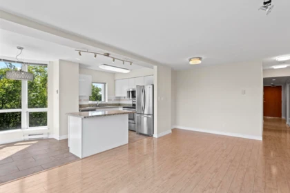 Kitchen Photo of 706 9633 Manchester Drive, Burnaby, BC