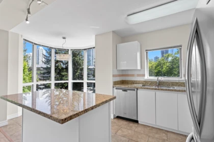 Primary Bathroom Photo of 706 9633 Manchester Drive, Burnaby, BC
