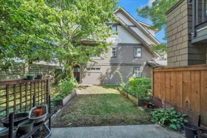 Front Yard Photo of 18 16233 83 Avenue, Surrey, BC