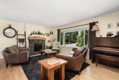 10268 Young Road, Chilliwack, BC, Chilliwack — Single Family Residence for sale