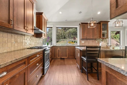Kitchen Island Photo of 41150 Old Yale Road, Abbotsford, BC
