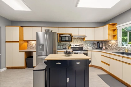 Kitchen Island Photo of 1908 Warwick Crescent, Port Coquitlam, BC