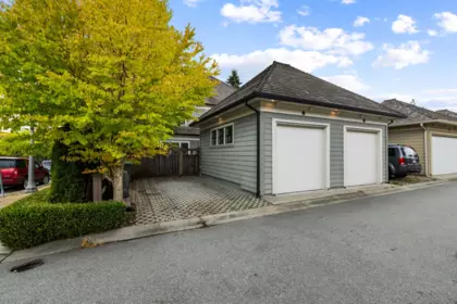 Kitchen Photo of 15337 34 Avenue, Surrey, BC