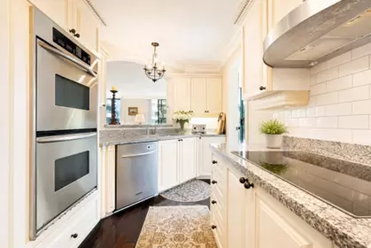 Breakfast Nook Photo of 4B 328 Taylor Way, West Vancouver, BC