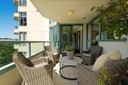 Hot Tub / Spa Photo of 4B 328 Taylor Way, West Vancouver, BC
