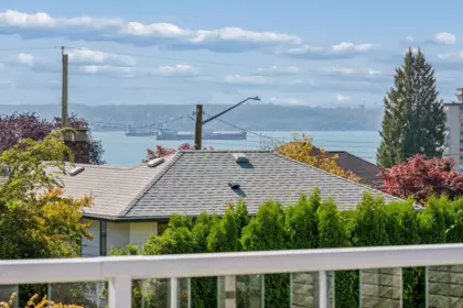 Breakfast Nook Photo of 2288 Kings Avenue, West Vancouver, BC