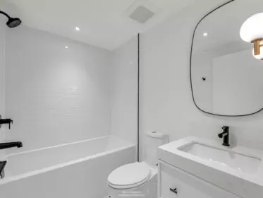 Hot Tub / Spa Photo of 2 4088 Maple Crescent, Vancouver, BC