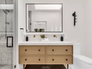 Powder Room Photo of 2 4088 Maple Crescent, Vancouver, BC