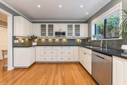 Breakfast Nook Photo of 4739 Woodgreen Drive, West Vancouver, BC