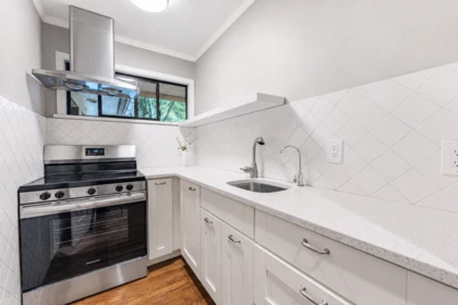 Powder Room Photo of 4739 Woodgreen Drive, West Vancouver, BC