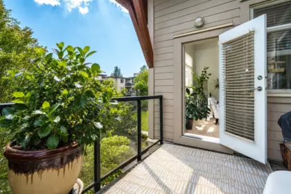 Entry Foyer Photo of 307 15918 26 Avenue, Surrey, BC