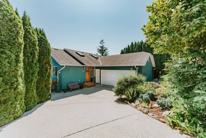 817 Bayview Heights Road, Gibsons, BC, Gibsons — Single Family Residence for sale