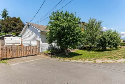 8879 Edward Street, Chilliwack, BC, Chilliwack — Single Family Residence for sale