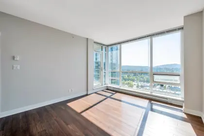 1902 2968 Glen Drive, Coquitlam, BC, Coquitlam — Apartment/Condo for sale