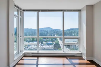 1902 2968 Glen Drive, Coquitlam, BC, Coquitlam — Apartment/Condo for sale