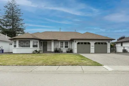 10027 Edgewater Place, Rosedale, BC, Rosedale — Single Family Residence for sale
