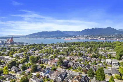 2551 Triumph Street, Vancouver, BC, Vancouver — Half Duplex for sale