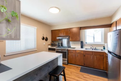 Kitchen Island Photo of 15873 Vine Avenue, White Rock, BC