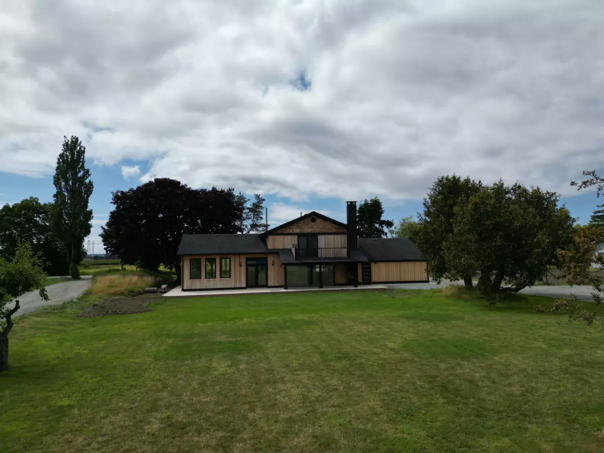 Hallway Photo of 5465 34b Avenue, Ladner, BC