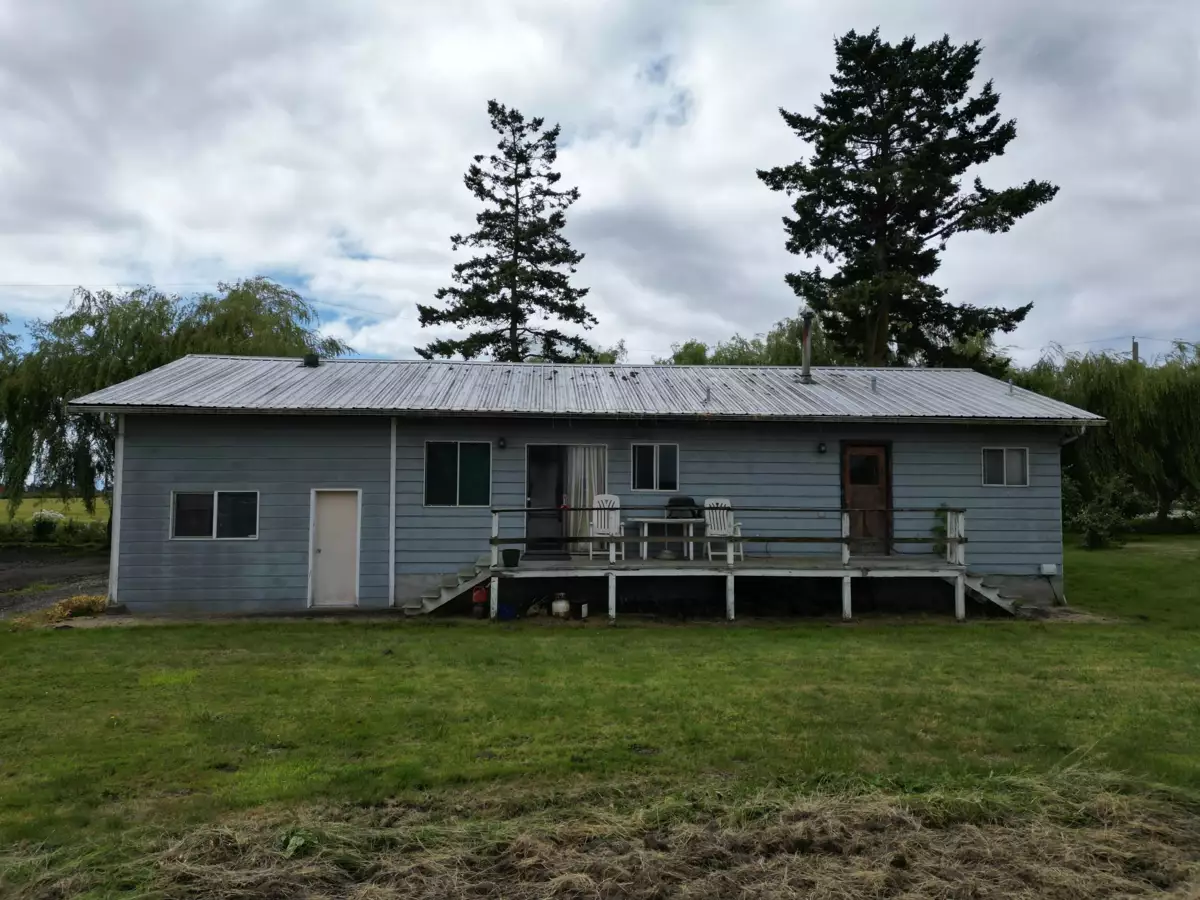 Kitchen Island Photo of 5465 34b Avenue, Ladner, BC