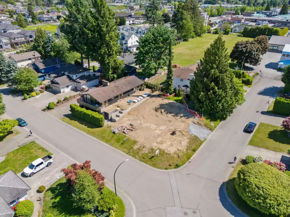 Family Room Photo of 20270 121 Avenue, Maple Ridge, BC