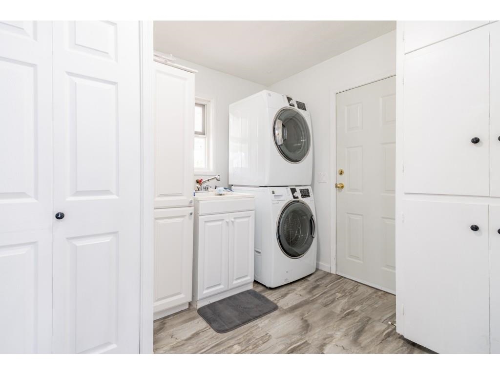 Hallway Photo of 5233 Westminster Avenue, Delta, BC