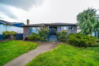 Front Yard Photo of 4516 Parker Street, Burnaby, BC