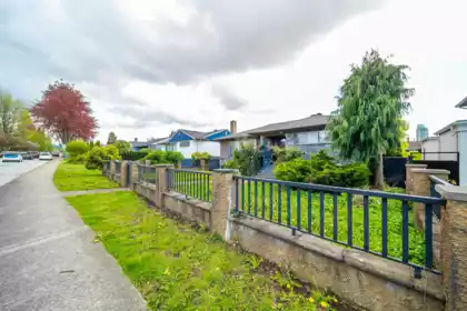 Outdoor Deck Photo of 4516 Parker Street, Burnaby, BC