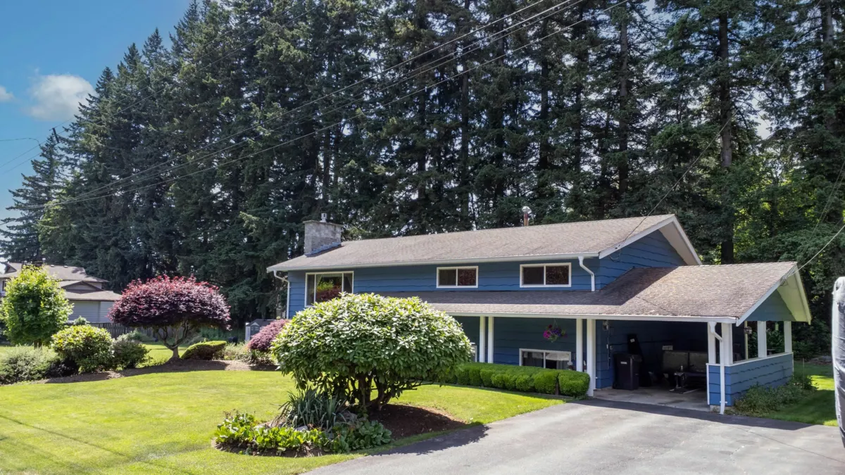 Exterior Front Photo of 3267 Chestnut Street, Abbotsford, BC