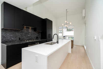210 650 E 2nd Street, North Vancouver, BC, North Vancouver — Townhouse for sale