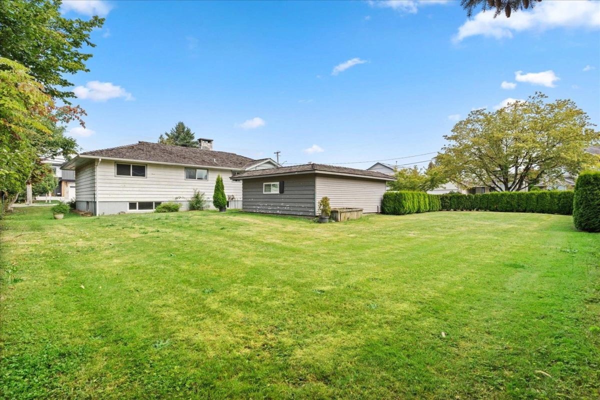 Dining Area Photo of 45610 Stevenson Road, Chilliwack, BC