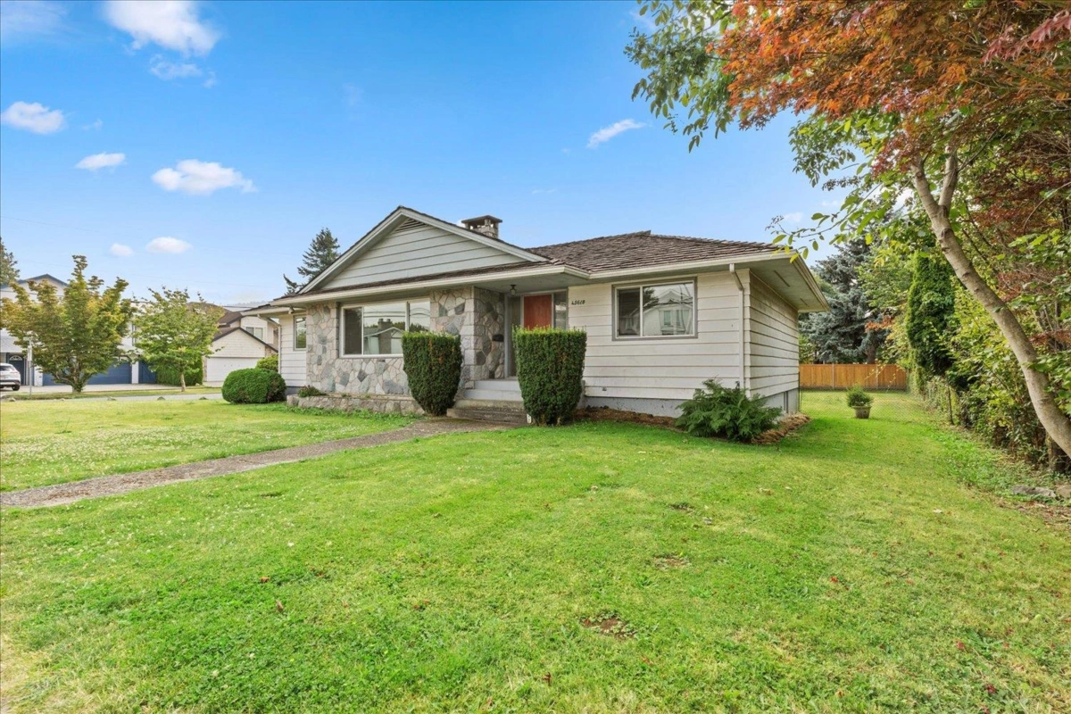 Living Room Photo of 45610 Stevenson Road, Chilliwack, BC