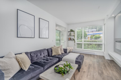 206 2242 Whatcom Road, Abbotsford, BC, Abbotsford — Apartment/Condo for sale