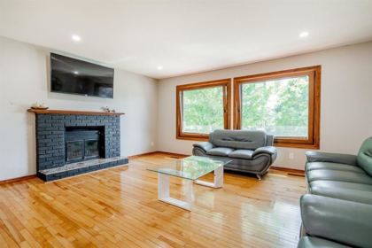 Kitchen Island Photo of 32855 Harwood Crescent, Abbotsford, BC