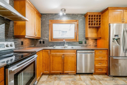 Walk-In Closet Photo of 32855 Harwood Crescent, Abbotsford, BC