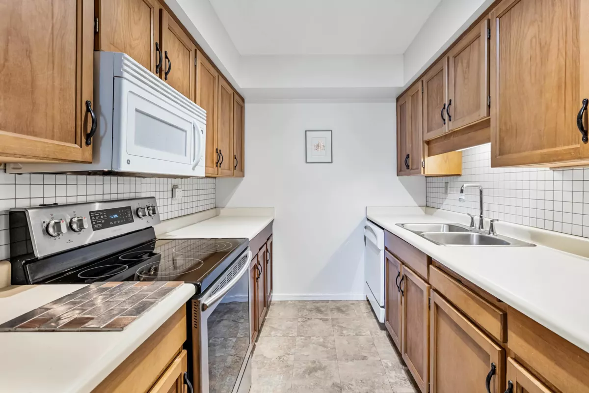 Kitchen Photo of 204 1458 Blackwood Street, White Rock, BC