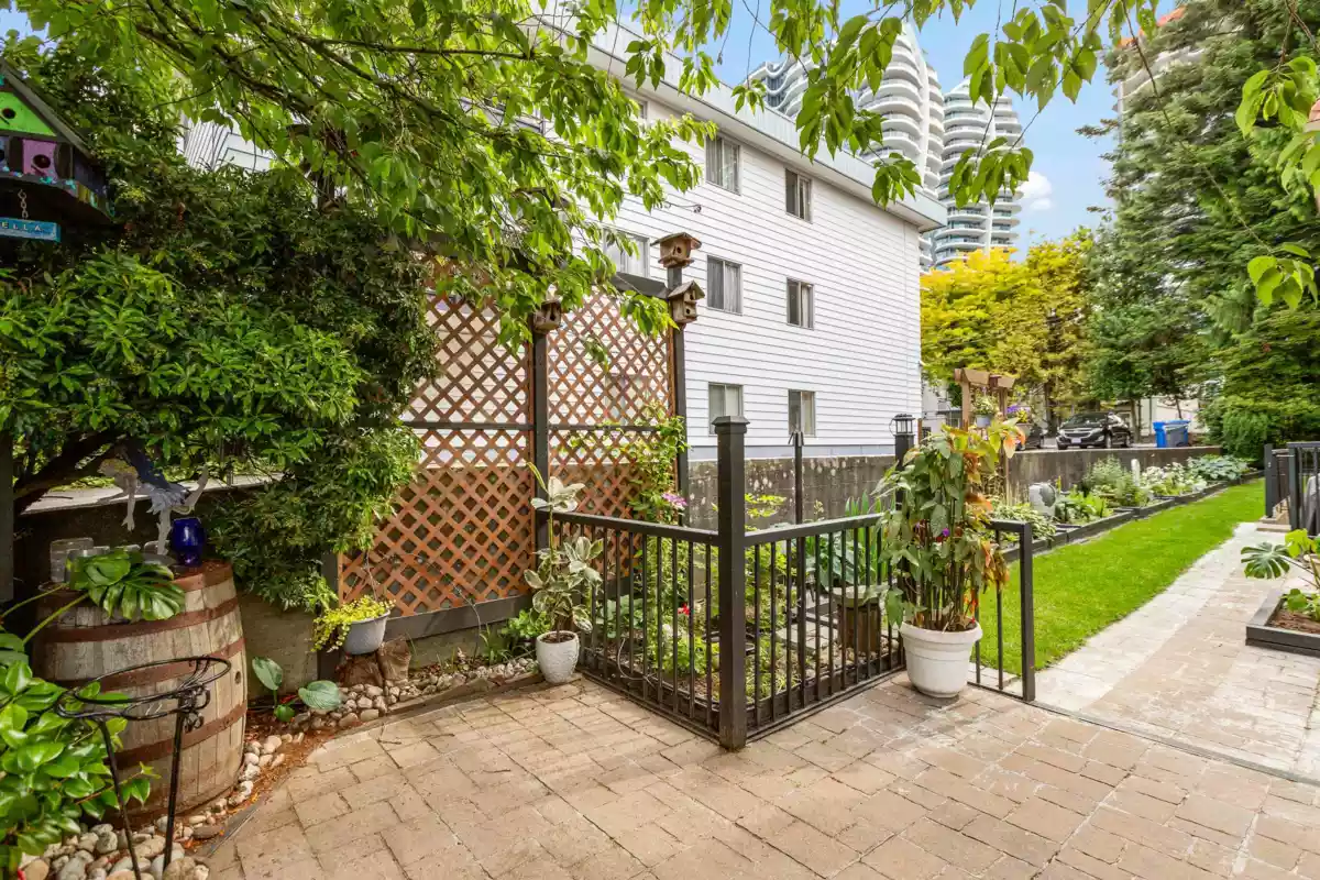 Outdoor Patio Photo of 204 1458 Blackwood Street, White Rock, BC