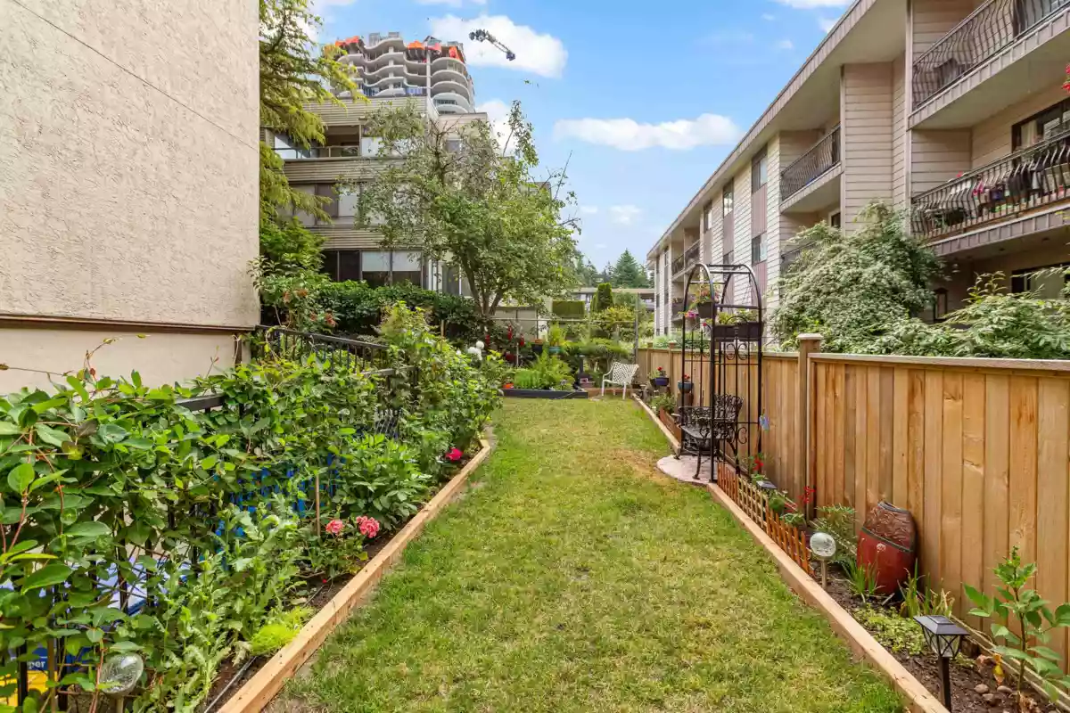 Swimming Pool Photo of 204 1458 Blackwood Street, White Rock, BC