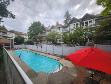 Front Yard Photo of 205 9668 148 Street, Surrey, BC