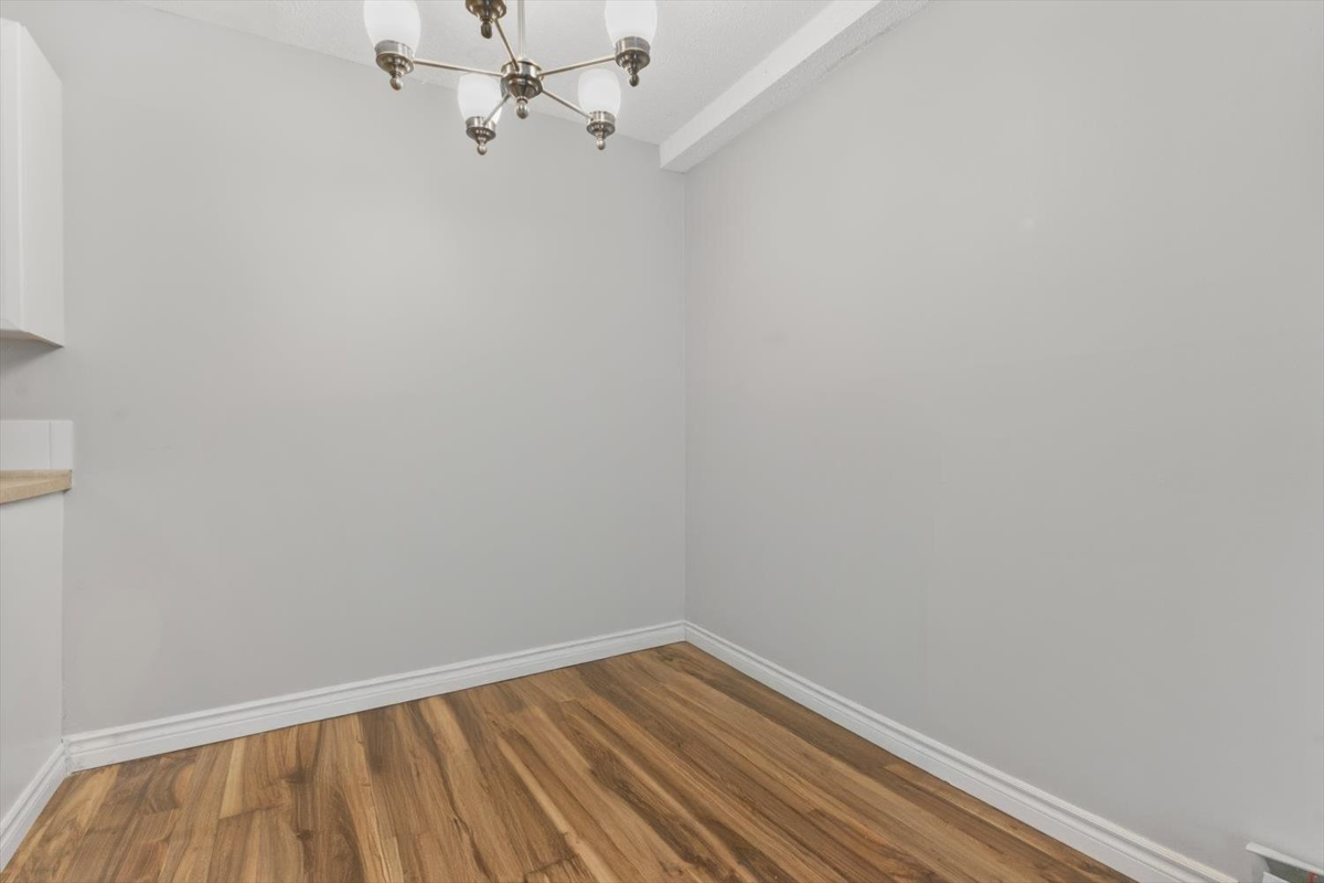 Primary Bathroom Photo of 108 45749 Spadina Avenue, Chilliwack, BC