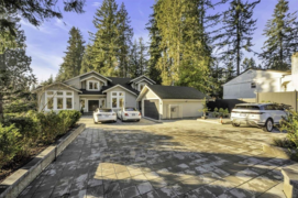 4511 Capilano Road, North Vancouver, BC
