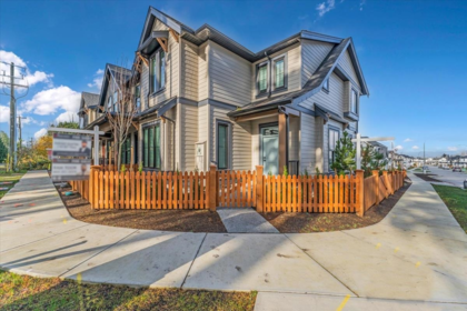 20489 74b Avenue, Langley, BC, Langley — Row House (Non-Strata) for sale