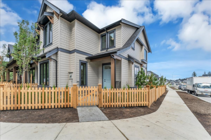 20489 74b Avenue, Langley, BC, Langley — Row House (Non-Strata) for sale