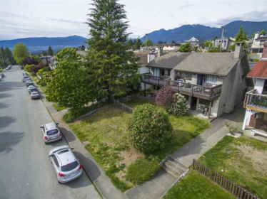 Living Room Photo of 246 W 5th Street, North Vancouver, BC
