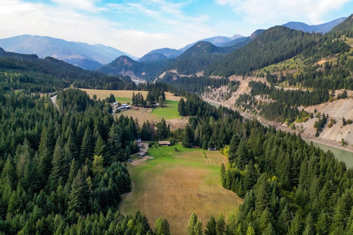 Bedroom 4 Photo of 50900 Chaumox Road, Boston Bar / Lytton, BC
