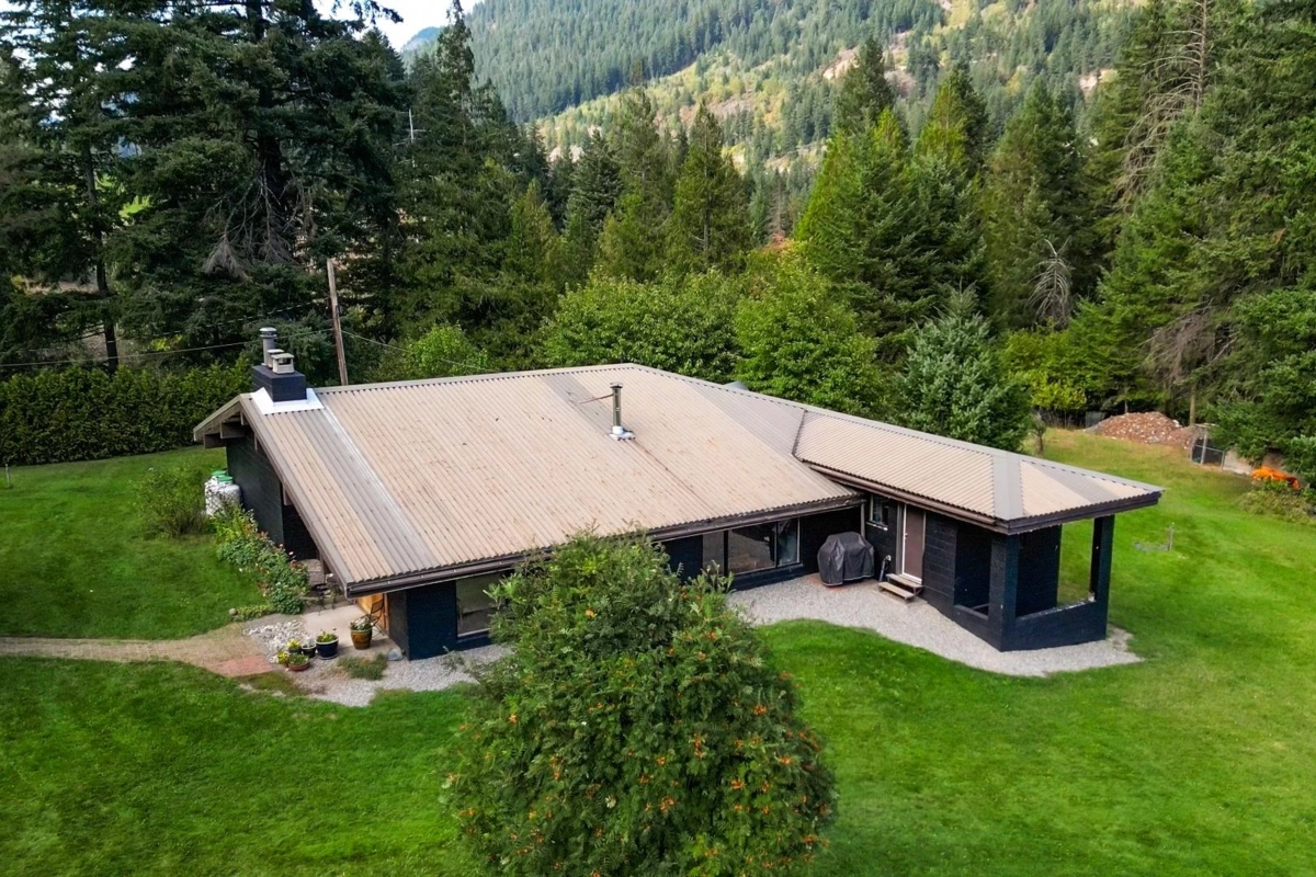 Family Room Photo of 50900 Chaumox Road, Boston Bar / Lytton, BC